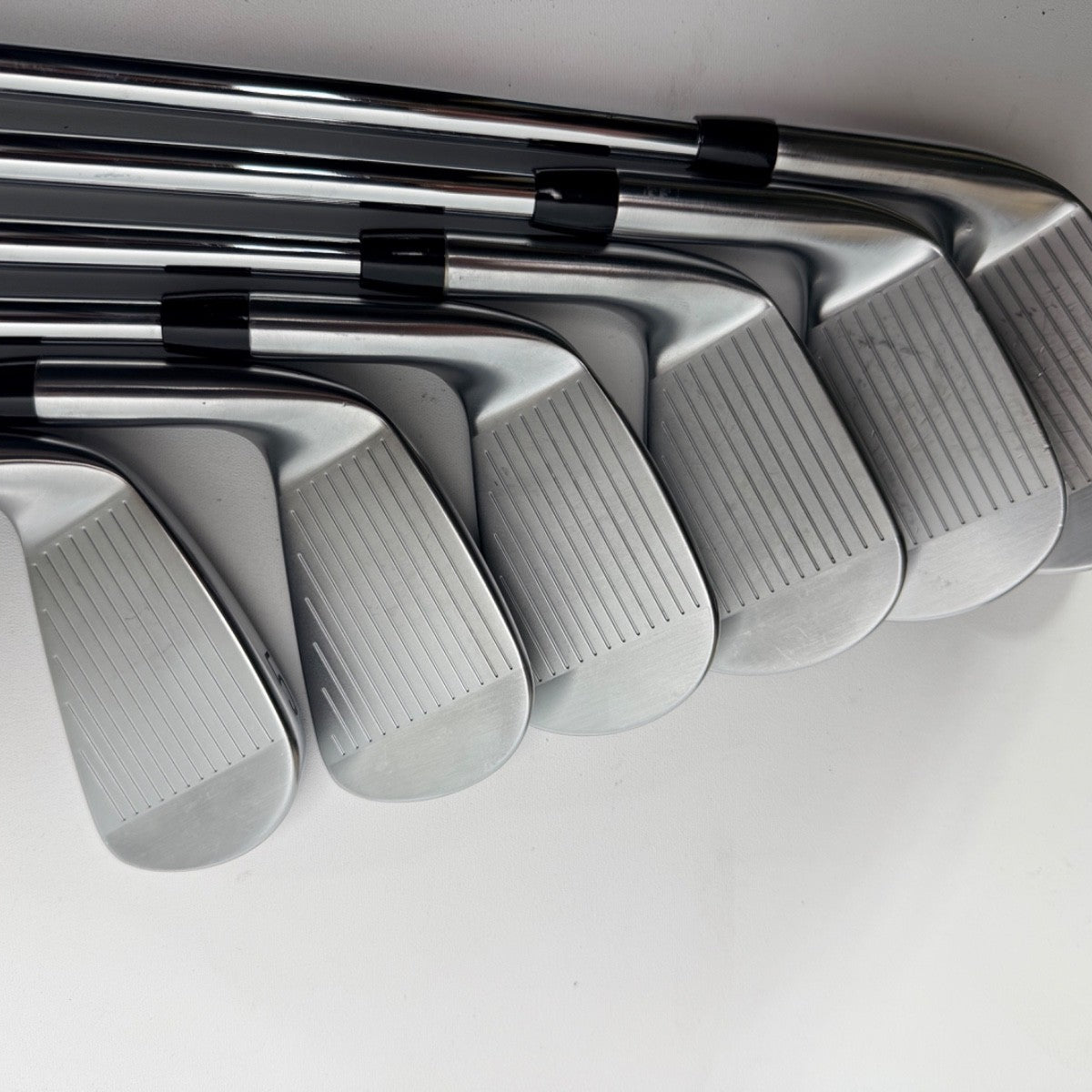 Titleist 2023 T100 Iron Set 5-PW Dynamic Gold 120 S300 Stiff8