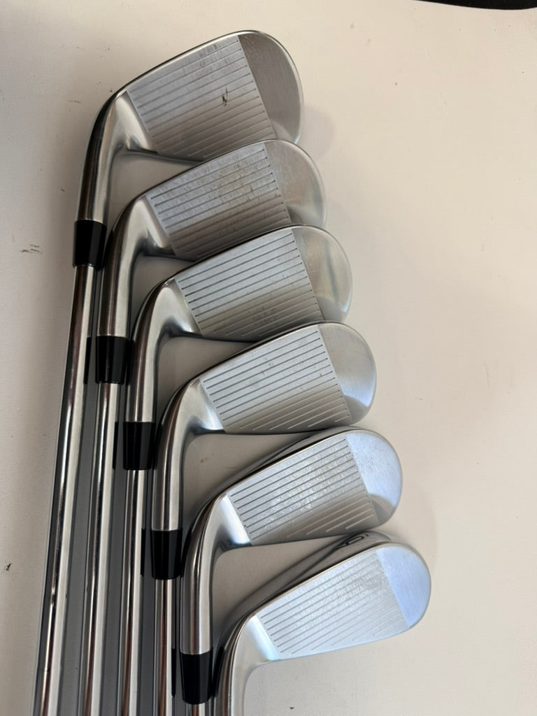 Titleist T350 2023 Irons 6-PW 48 RH KBS Tour Lite Regular Steel 6 Clubs — original photo 2