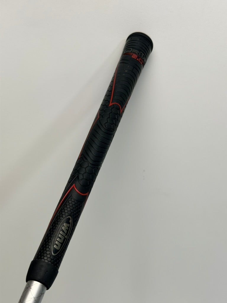 Black and red Winn grip