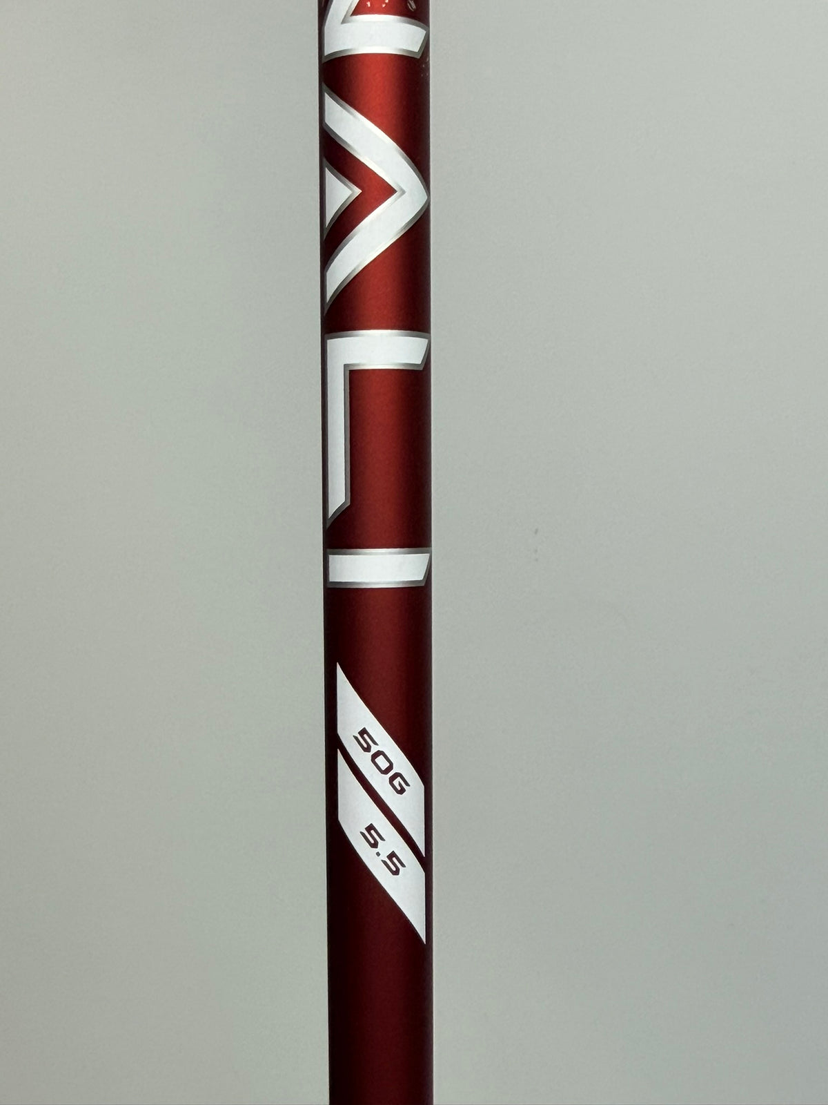 Denali Frost Red shaft label showing 50 grams and 5.5 flex