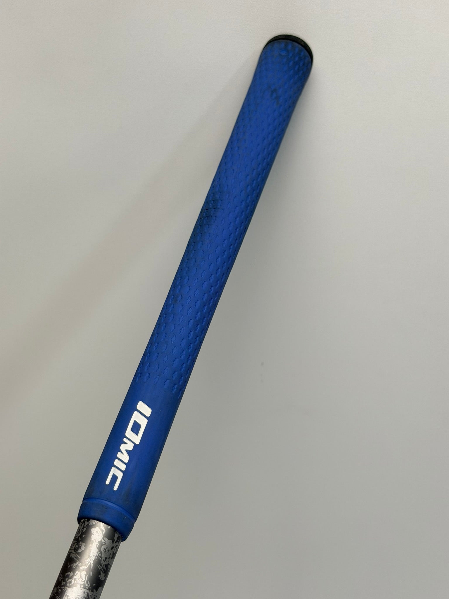 Blue Iomic golf grip
