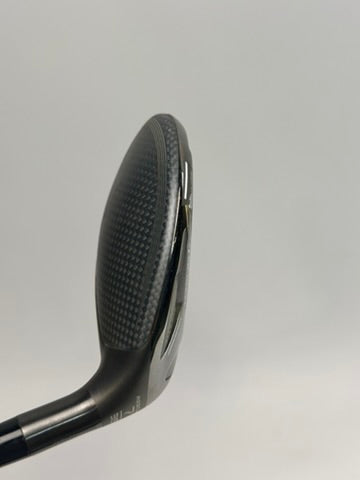 TaylorMade Qi35 Max Lite 7 hybrid - Heel and crown edge, original photo