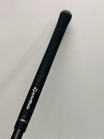TaylorMade grip installed on the used Qi4D Max 9 wood