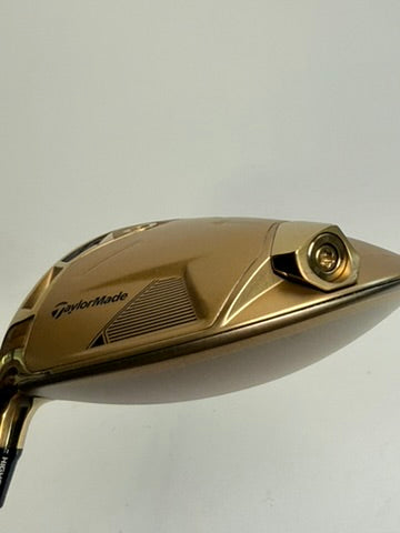 TaylorMade Qi35 Gold driver sole side profile