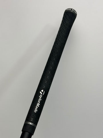 TaylorMade grip installed on the used Qi4D Core 9 wood