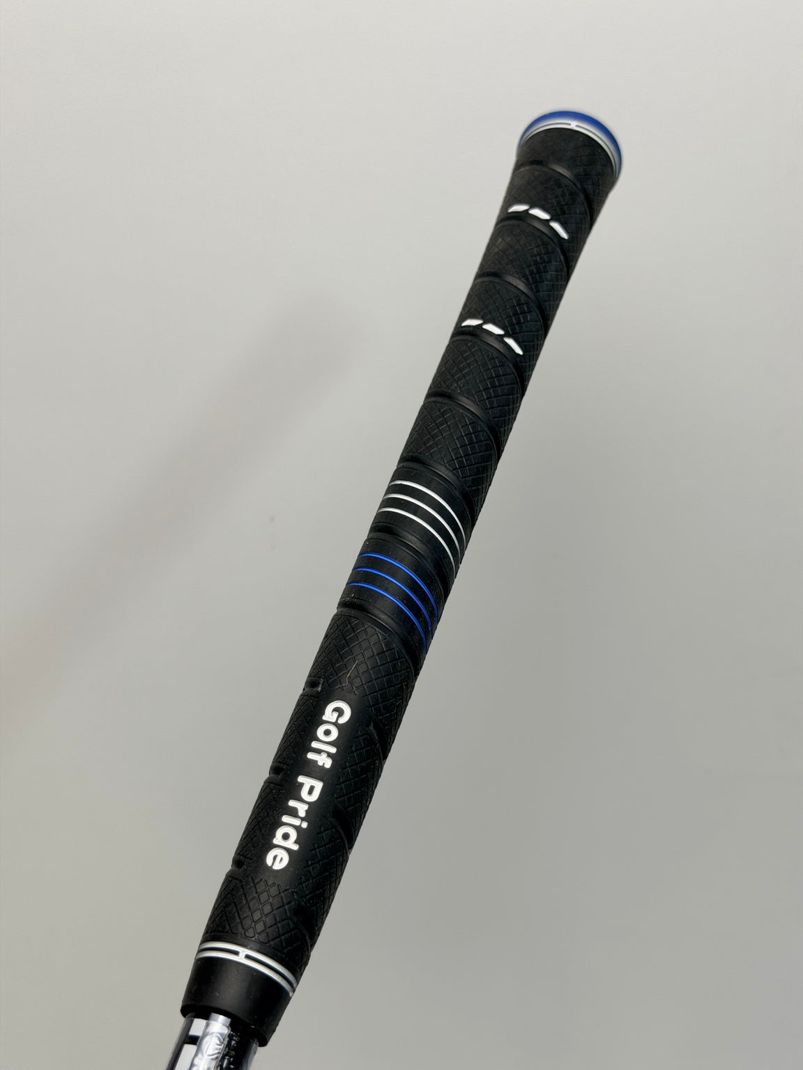 Golf Pride grip on UST Mamiya LIN-Q PowerCore White 6S shaft